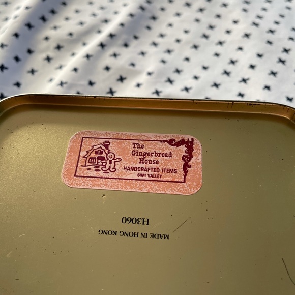 Little girl in bonnet 1984 vintage tin - Picture 4 of 5